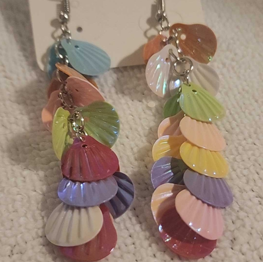 Earrings, fashion, Seashell dangle. NWOT